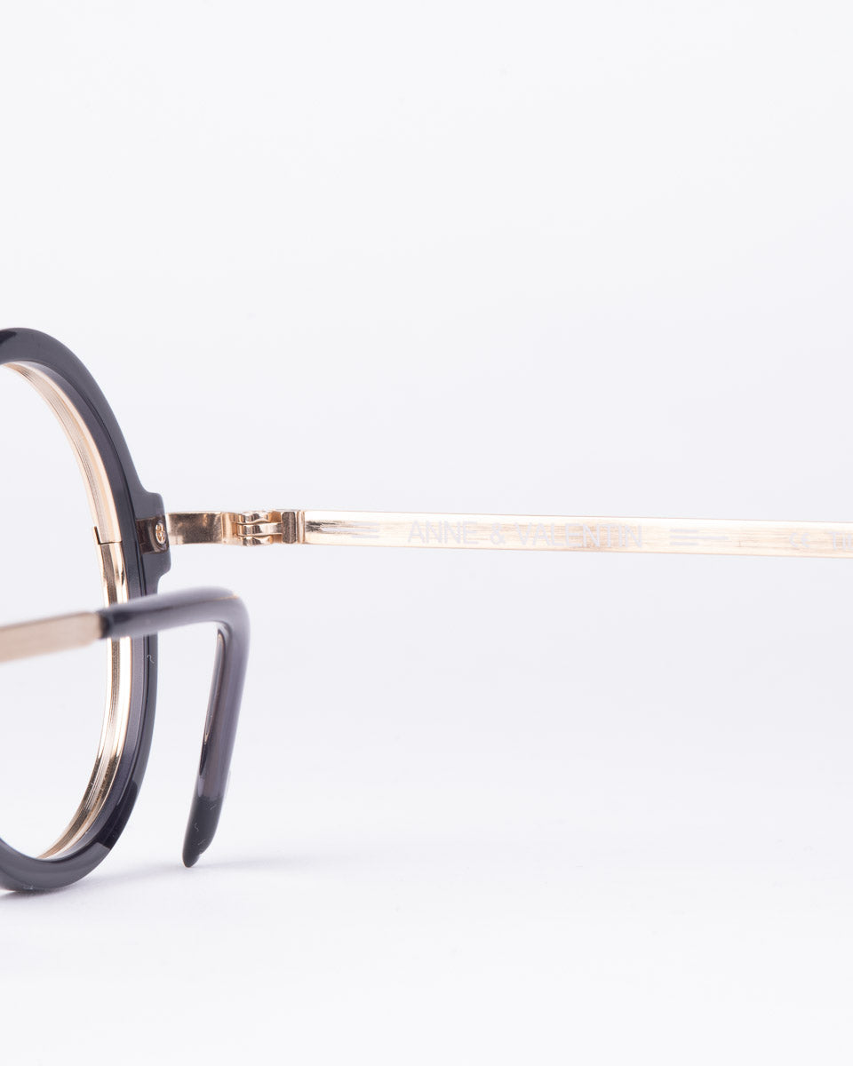 Anne and Valentin - M6 - H35 | glasses bar