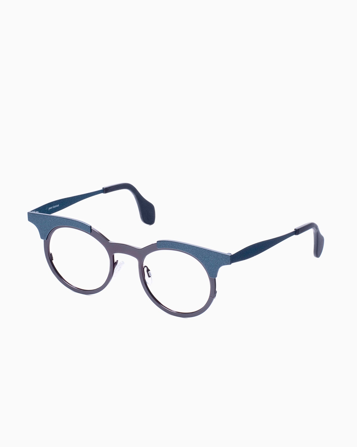 Theo - thousand+73 - 379 | glasses bar