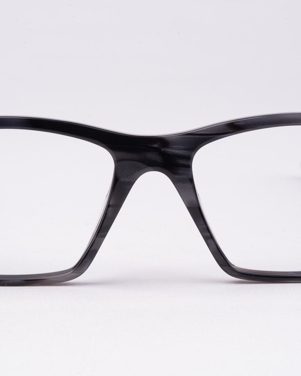 Theo - Peruna - 23 | glasses bar