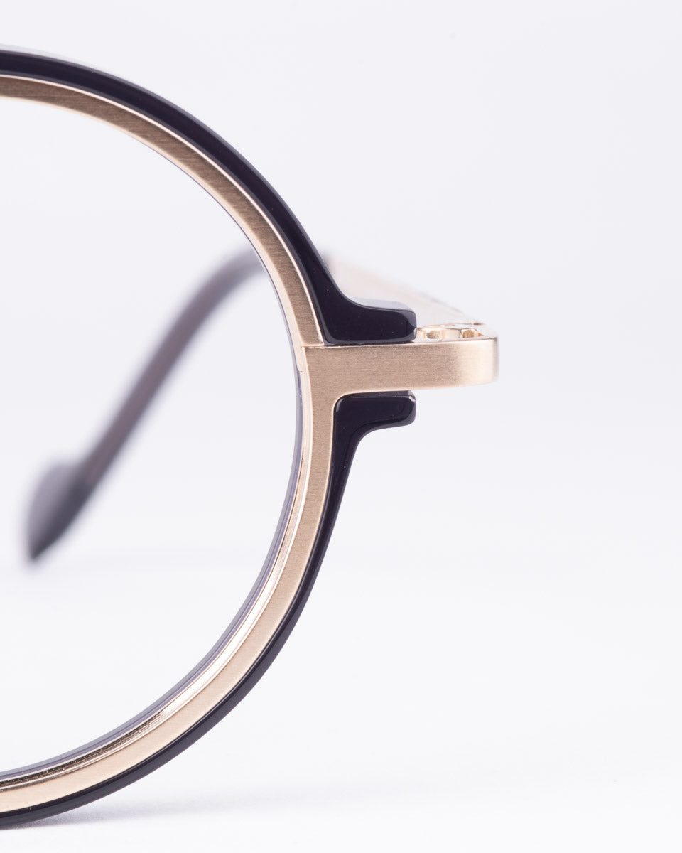 Anne and Valentin - M6 - H35 | glasses bar