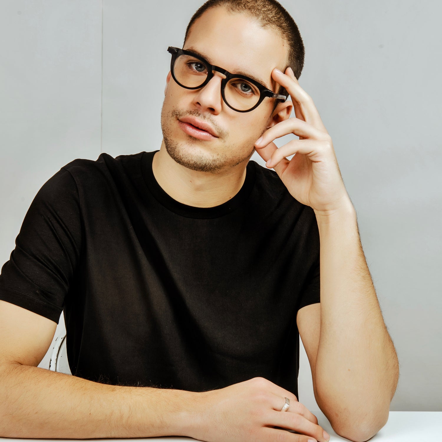 Lunette ronde noire pour homme par Marie-Sophie Dion BAR À LUNETTES