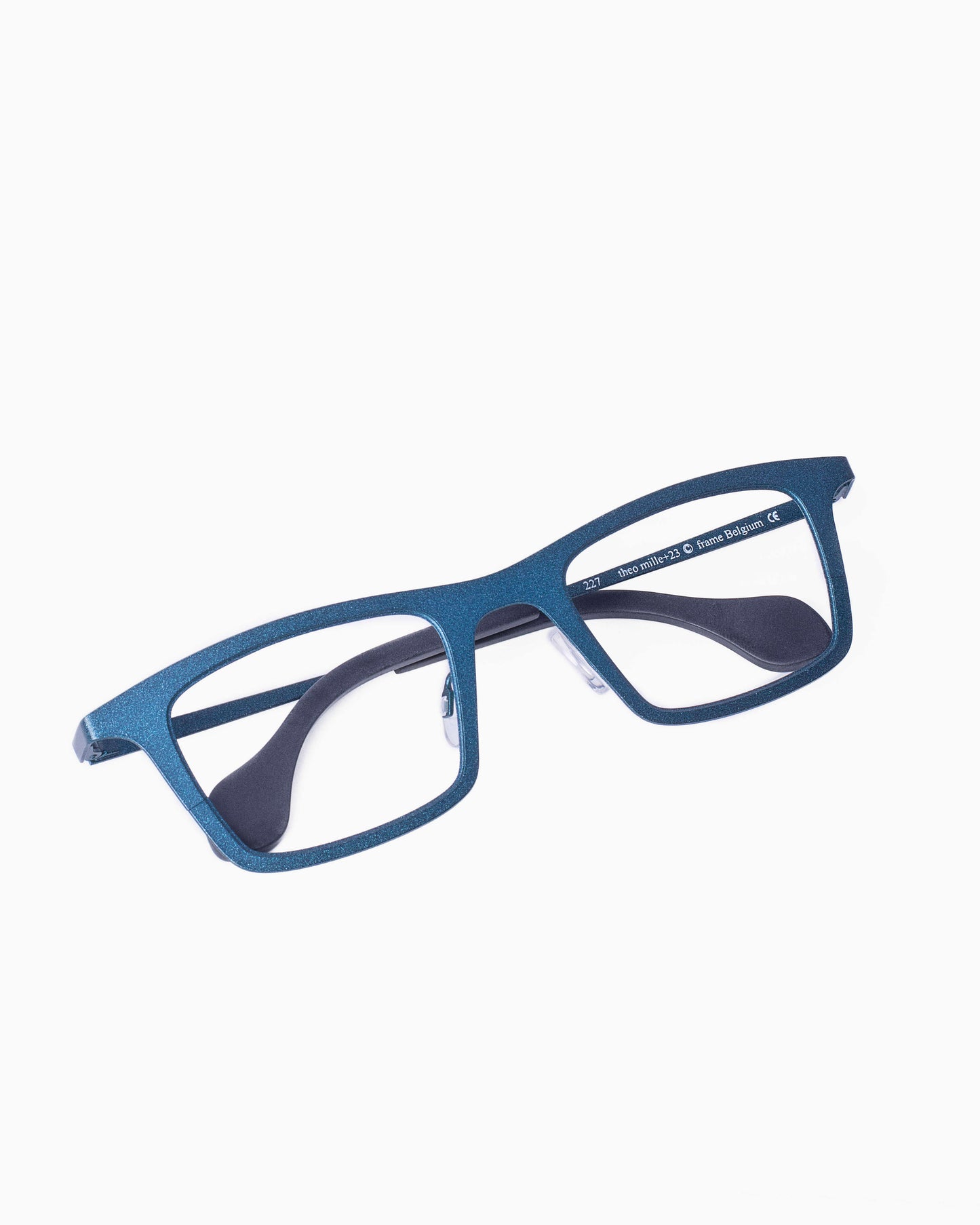 Theo - thousand+23 - 227 | glasses bar