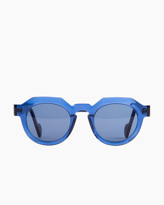 blue plastic round sunglassesby Anne et Valentin model Serge, front view, lunettes de vue rond couleur Bleu