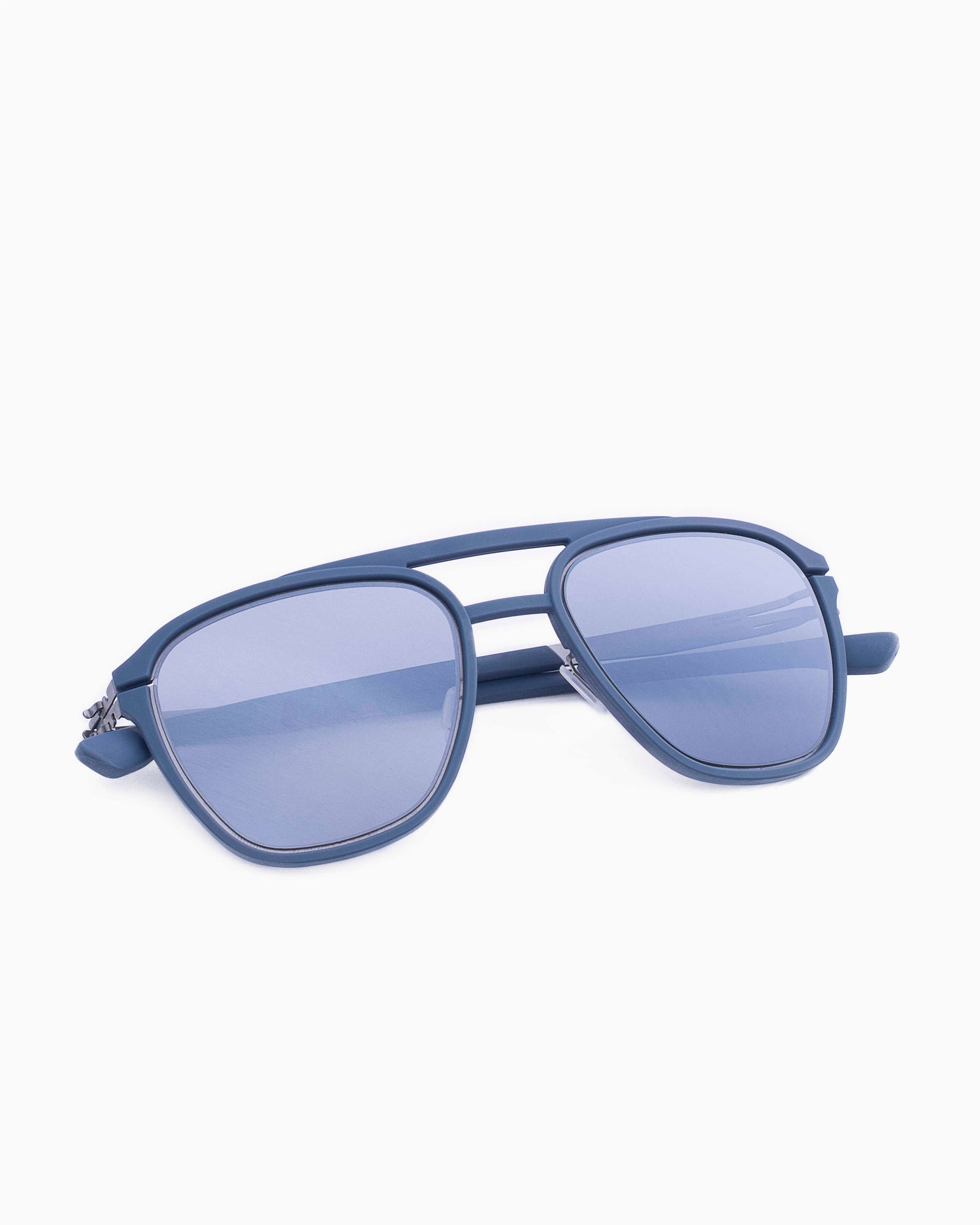 blue metal aviator  sunglassesby Ic Berlin model layup, front view, lunettes de vue Bleu aviateur