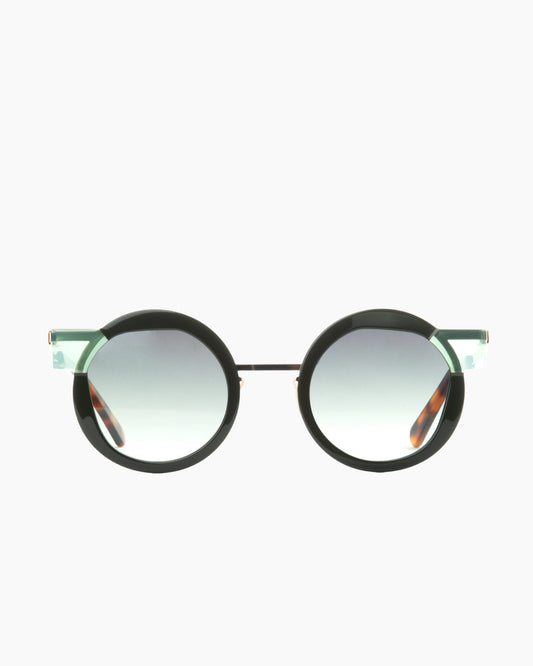 green metal round sunglassesby Gamine model VoussoirSödermalm S, front view, lunettes de vue rond couleur vert