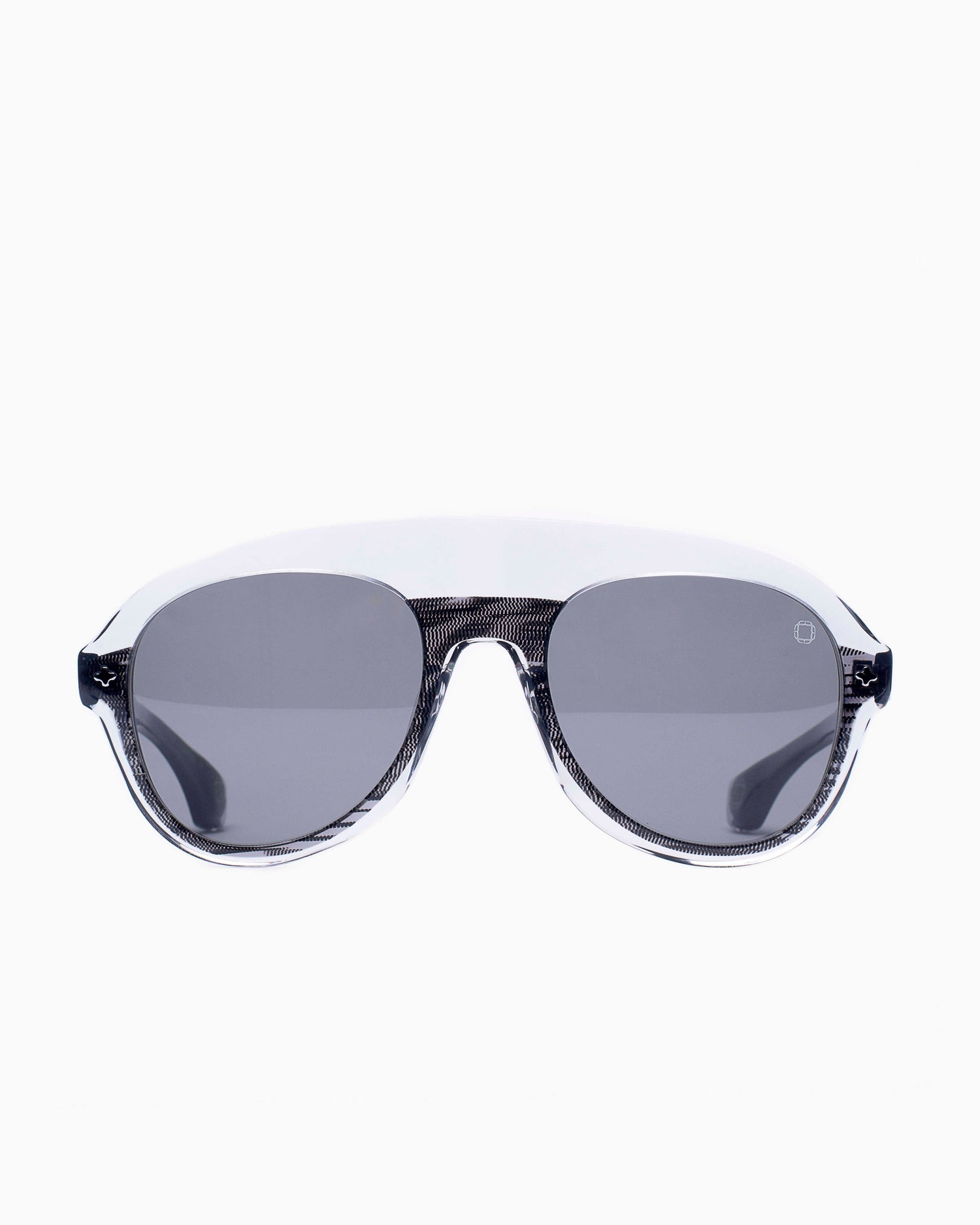 grey plastic aviator  sunglassesby Blake Kuwahara model Moore, front view, lunettes de vue Gris aviateur