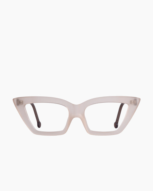 pink, beige plastic cat eyeglasses by Marie-Sophie Dion model Campling, front view, lunettes de vue chat couleur rose, beige