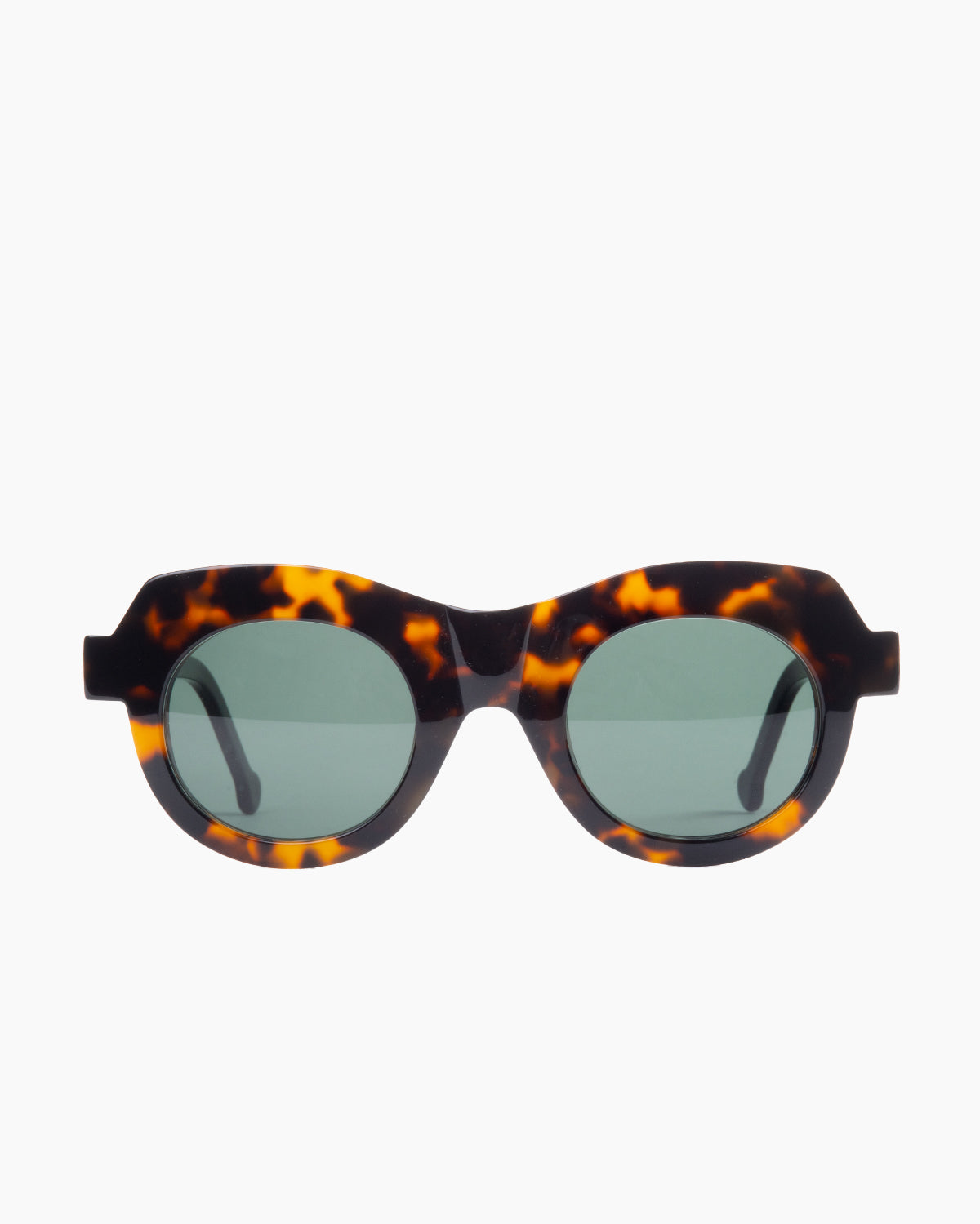 Marie-Sophie Dion - Latraverse3 - Tom | glasses bar:  Marie-Sophie Dion