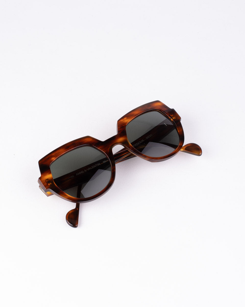 Anne and Valentin - Seydoux - 0930 | glasses bar:  Marie-Sophie Dion