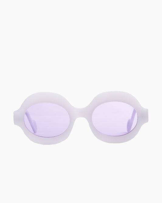 white plastic oval sunglassesby Anne et Valentin model solea, front view, lunettes de vue ovale couleur blanc