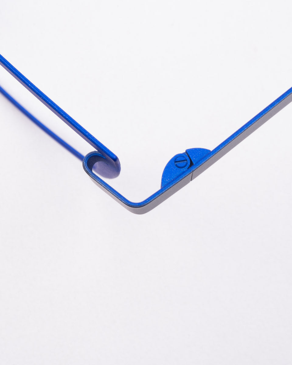 blue metal rectangle eyeglasses by Theo model vekki, front view, lunettes de vue Bleu rectangle