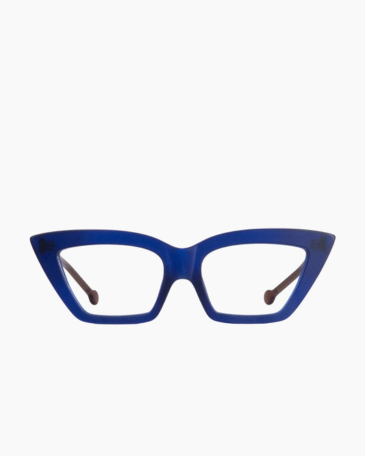 blue plastic cat eyeglasses by Marie-Sophie Dion model Campling, front view, lunettes de vue chat couleur Bleu