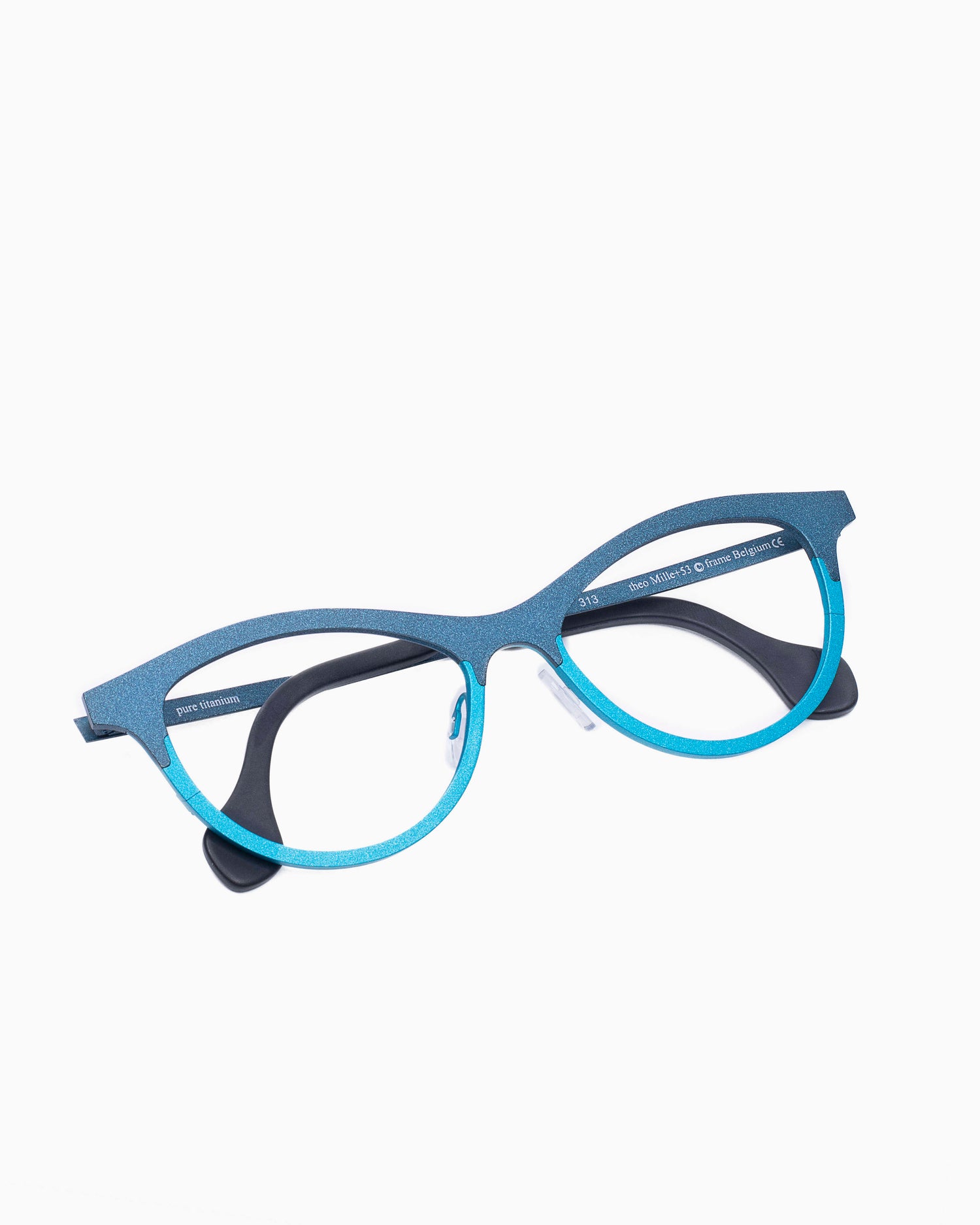 blue metal cat eyeglasses by Theo model mille+53, front view, lunettes de vue chat couleur Bleu