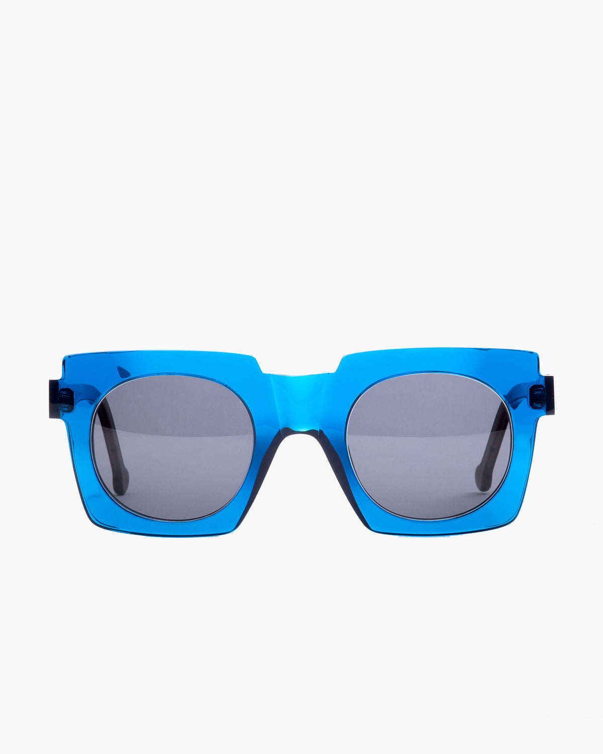 blue plastic rectangle  sunglassesby Marie-Sophie Dion model Ouimet, front view, lunettes de vue rectangle couleur Bleu