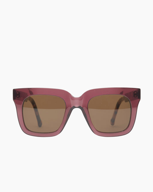 purple plastic rectangle sunglassesby Marie-Sophie Dion model Middleton, front view, lunettes de vue rectangle couleur violet