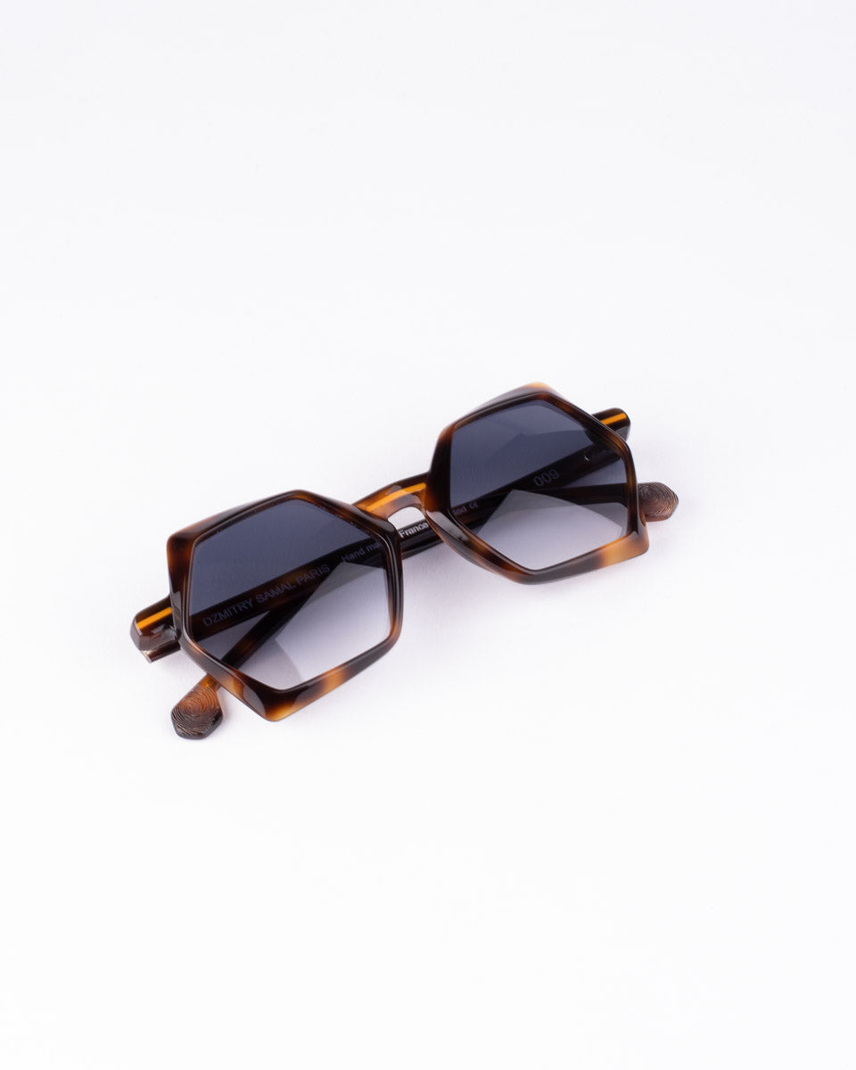 Dzmitry Samal - 009 - Scales | glasses bar:  Marie-Sophie Dion