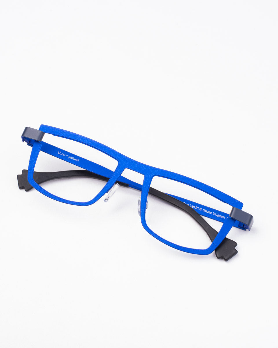 blue metal rectangle eyeglasses by Theo model vekki, front view, lunettes de vue Bleu rectangle