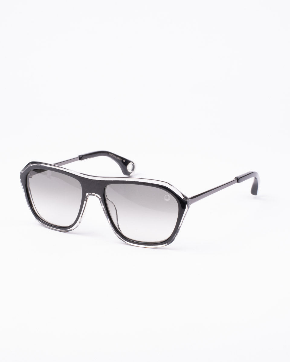 black plastic aviator  sunglassesby Blake Kuwahara model Gilbert, front view, lunettes de vue Noir aviateur