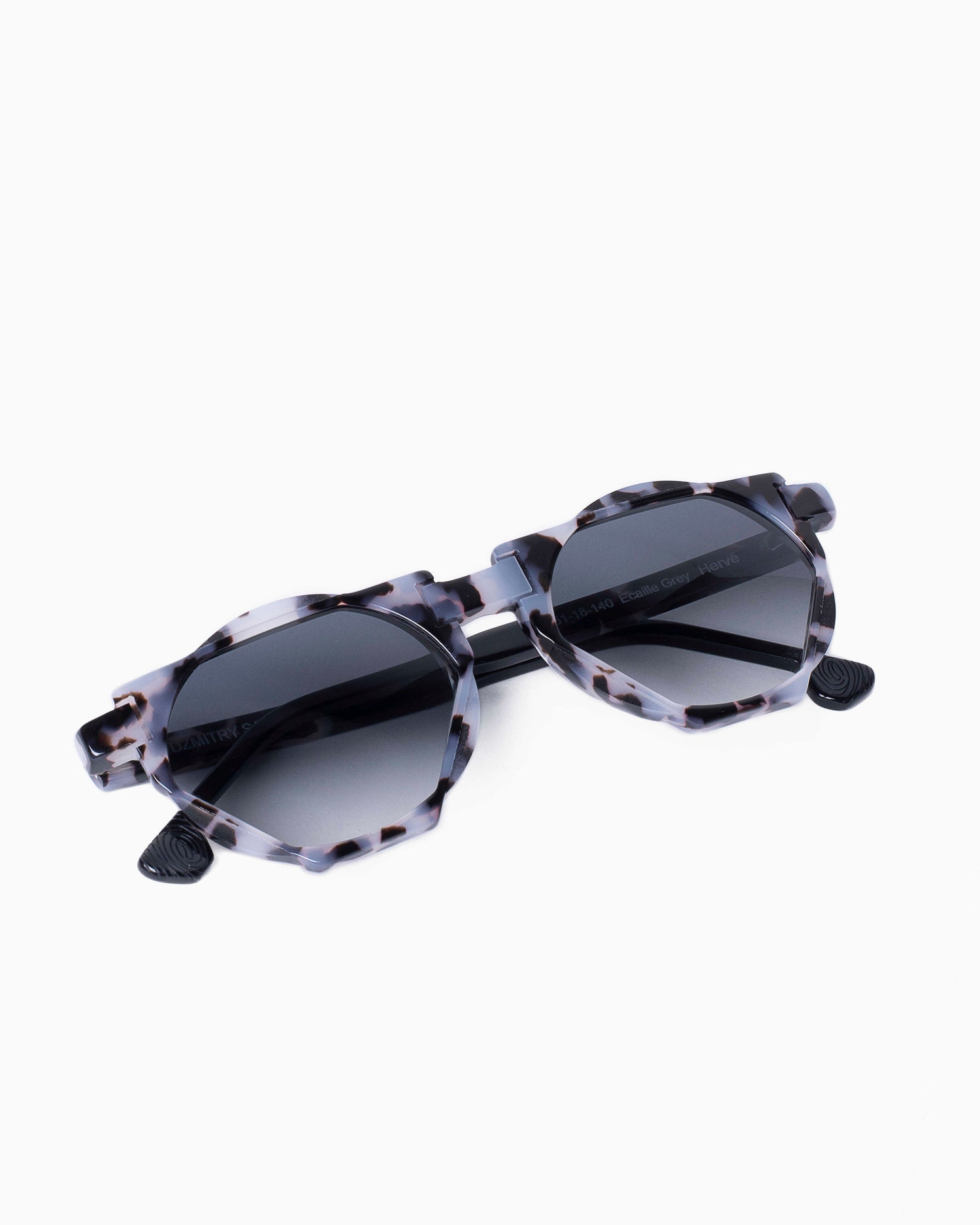 Dzmitry Samal - Hervé - EcailleGrey | Bar à lunettes:  Marie-Sophie Dion