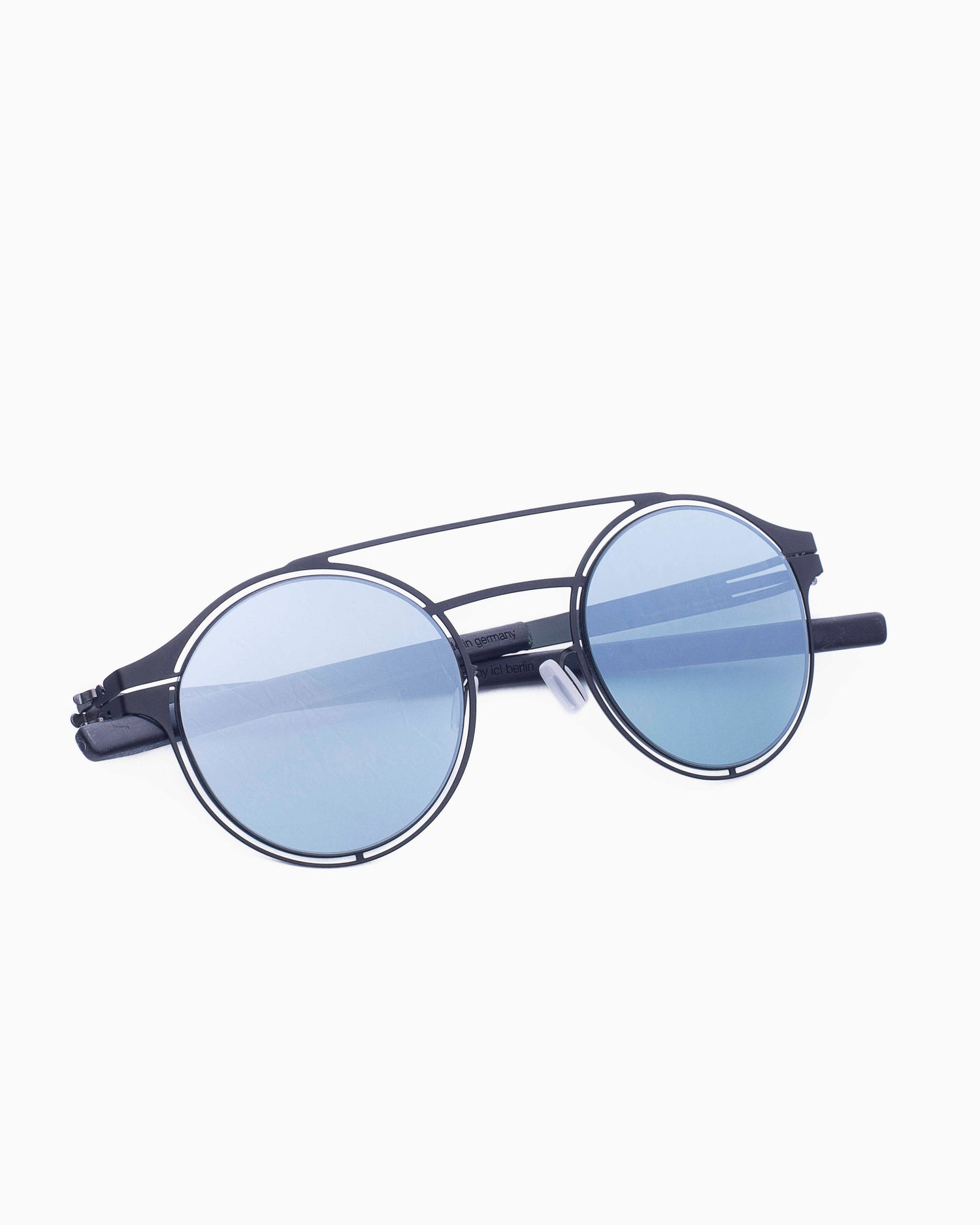 black metal round  sunglassesby Ic Berlin model circularity, front view, lunettes de vue Noir rond