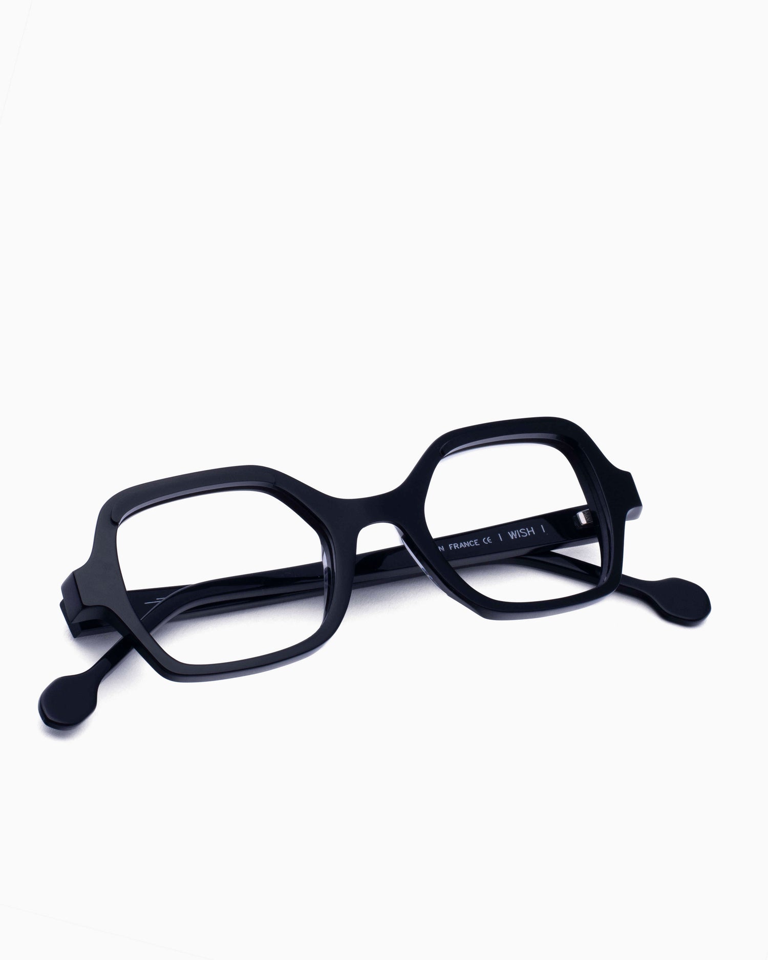 black plastic butterfly eyeglasses by Anne et Valentin model Iwish, front view, lunettes de vue Noir papillon