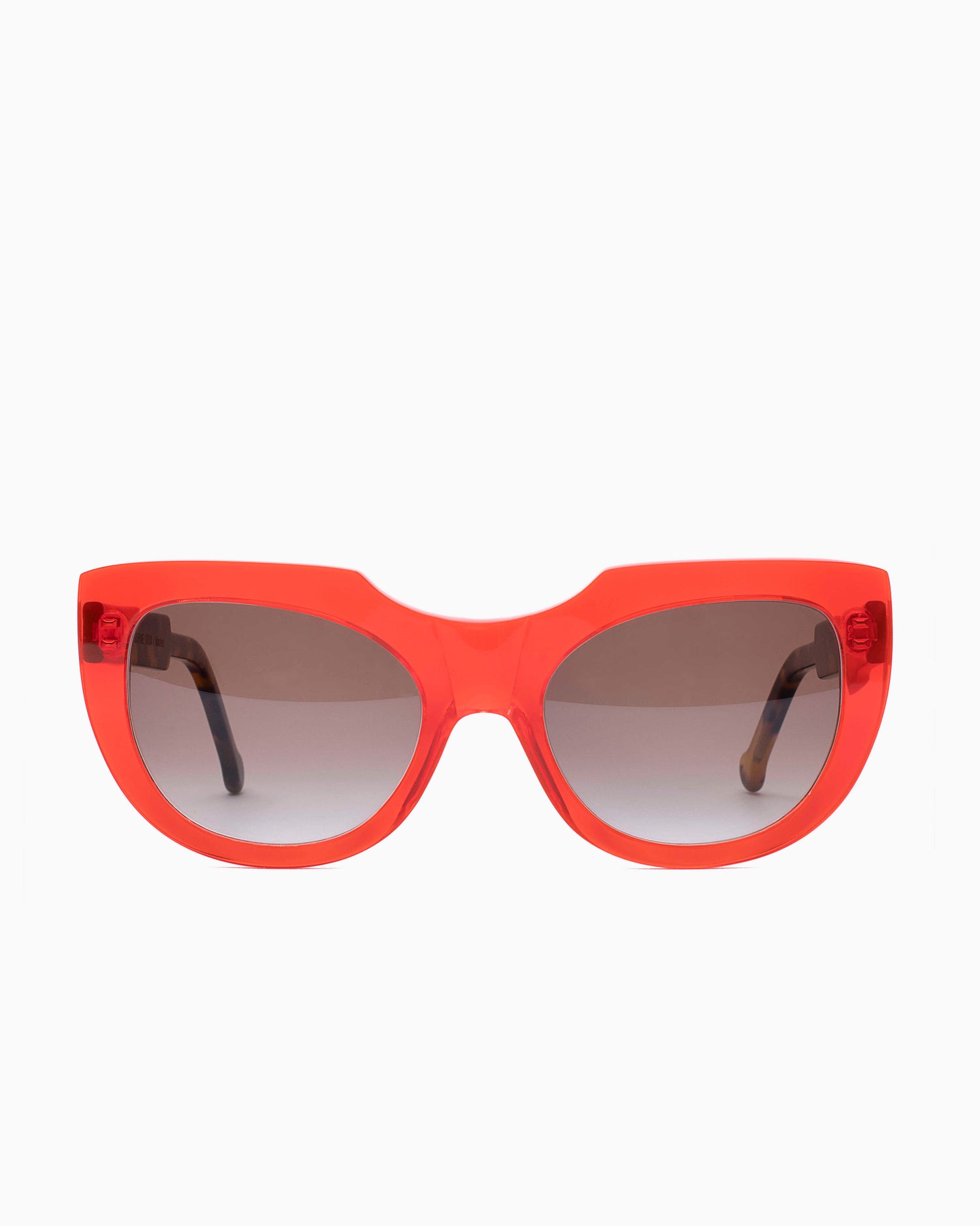 orange plastic cat  sunglassesby Marie-Sophie Dion model Younan.R.S, front view, lunettes de vue Orange 