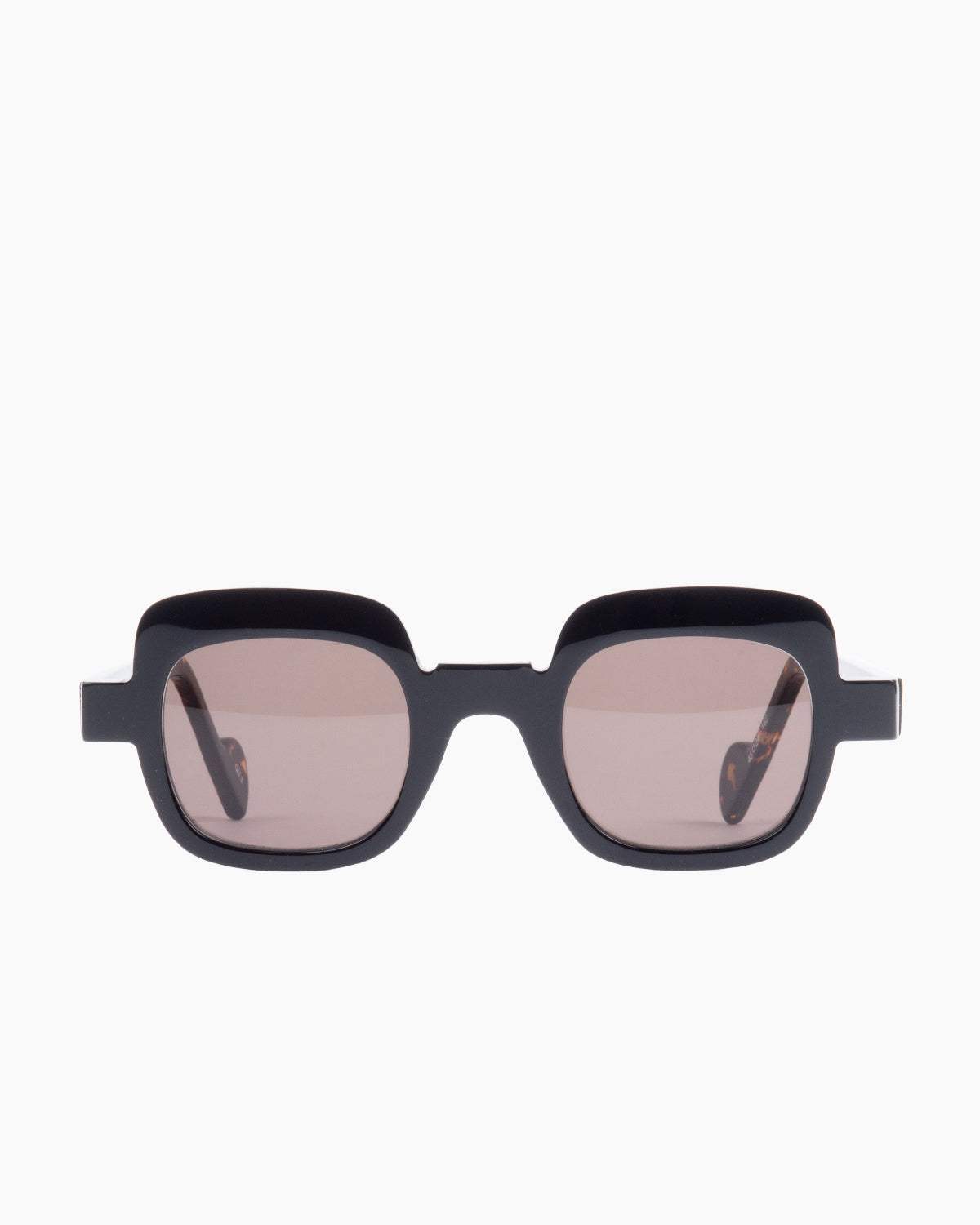 black plastic rectangle  sunglassesby Anne et Valentin model sally, front view, lunettes de vue rectangle couleur Noir