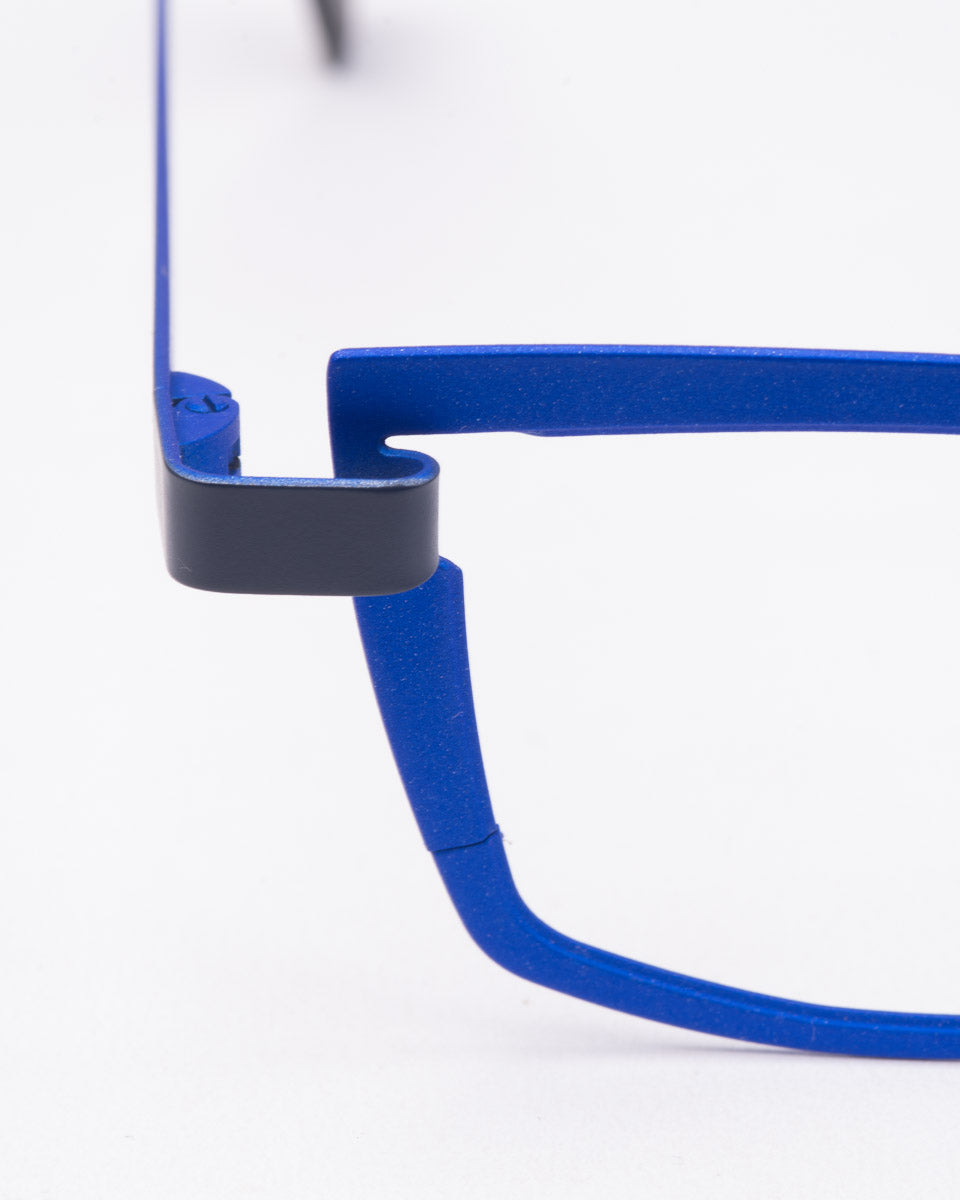 blue metal rectangle eyeglasses by Theo model vekki, front view, lunettes de vue Bleu rectangle