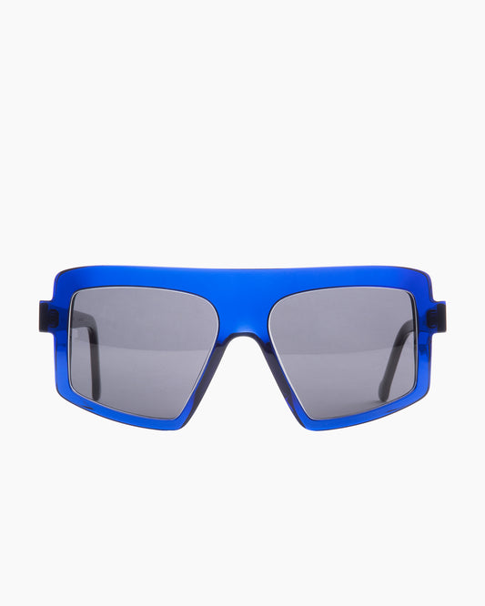 blue plastic rectangle sunglassesby Marie-Sophie Dion model Larochelière, front view, lunettes de vue rectangle couleur bleu