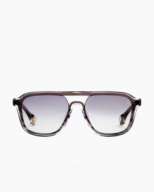 grey plastic aviator  sunglassesby Blake Kuwahara model Rietveld, front view, lunettes de vue aviateur couleur gris