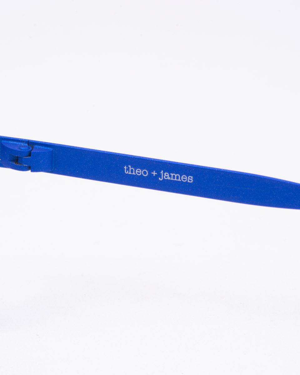 blue metal rectangle eyeglasses by Theo model vekki, front view, lunettes de vue Bleu rectangle