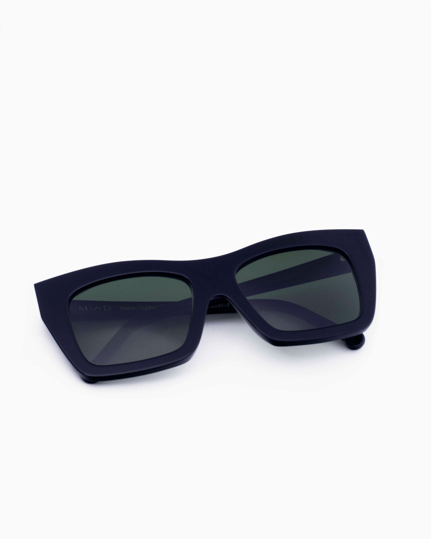 black plastic rectangle  sunglassesby Marie-Sophie Dion model SorelSun, front view, lunettes de vue Noir rectangle