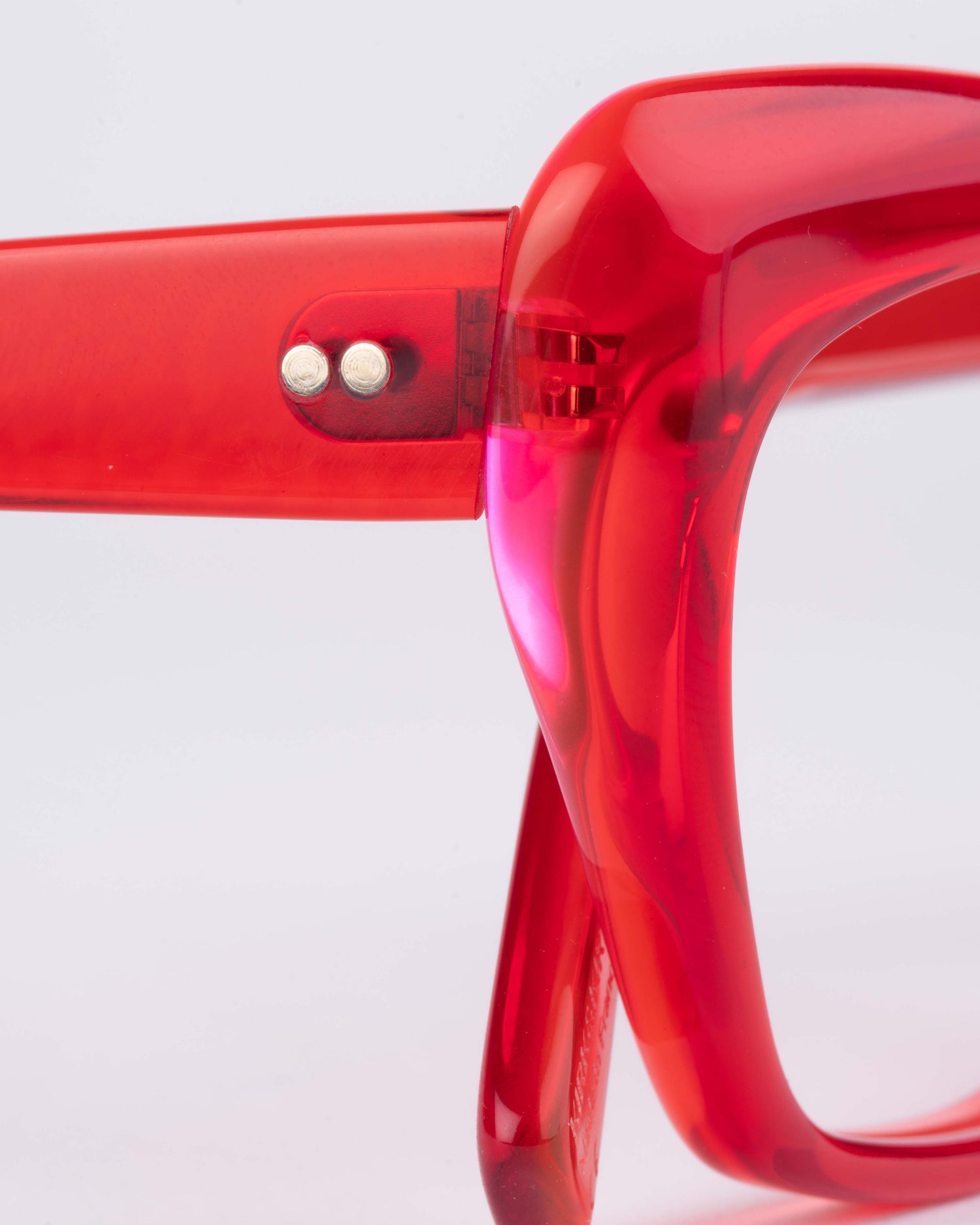 red plastic butterfly eyeglasses by Kirk&Kirk model HANA, front view, lunettes de vue papillon couleur Rouge
    >
  </div>
  <button class=