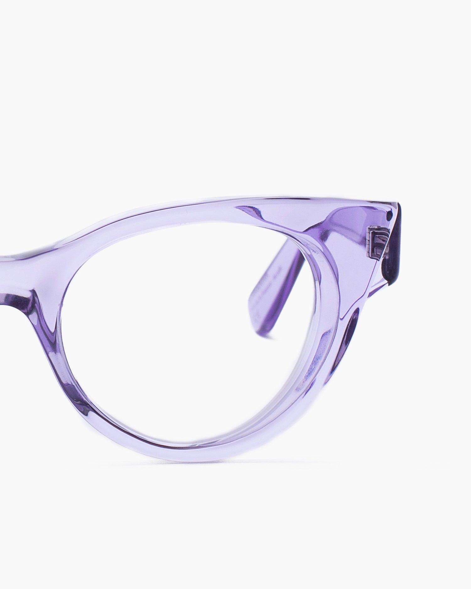 purple plastic cat eyeglasses by Kirk&Kirk model Marilyn, front view, lunettes de vue chat couleur violet
    >
  </div>
  <button class=