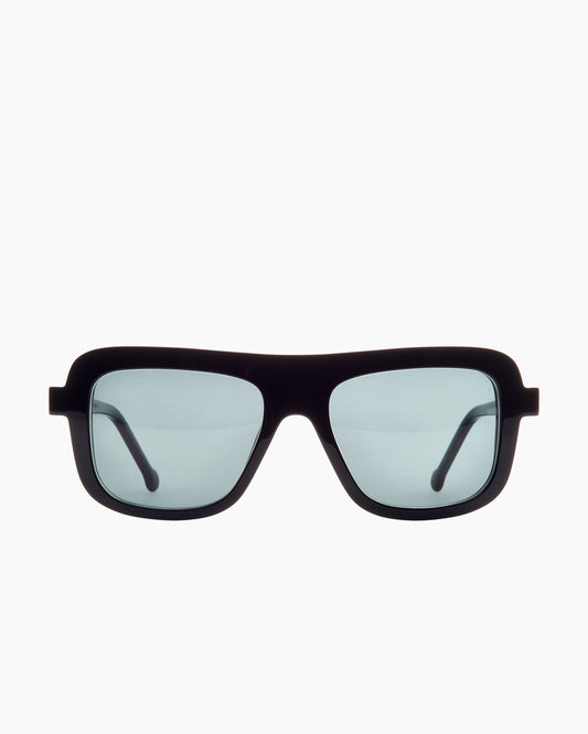 black plastic aviator sunglassesby Marie-Sophie Dion model Serge, front view, lunettes de vue aviateur couleur noir