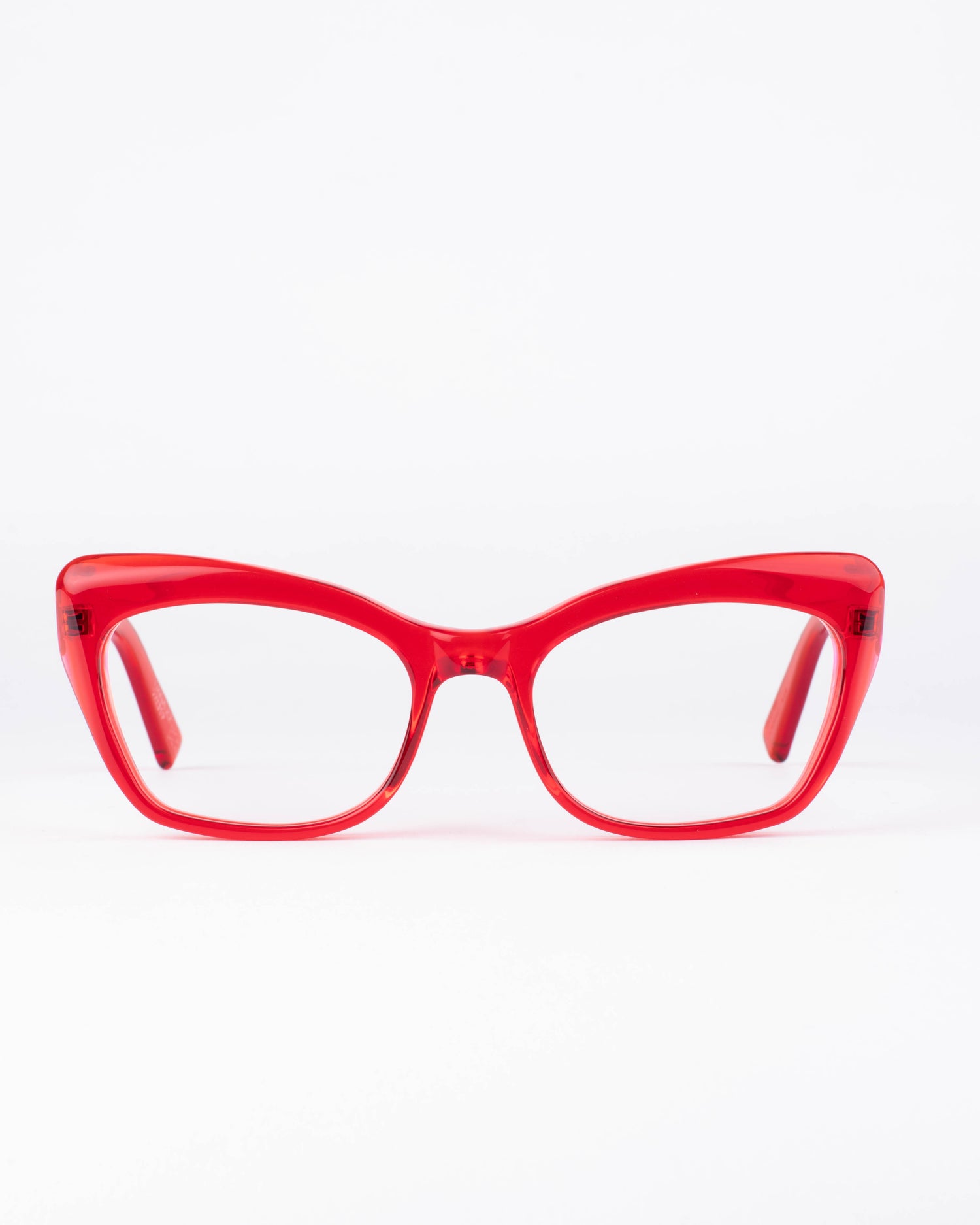 red plastic butterfly eyeglasses by Kirk&Kirk model HANA, front view, lunettes de vue papillon couleur Rouge
    >
  </div>
  <button class=