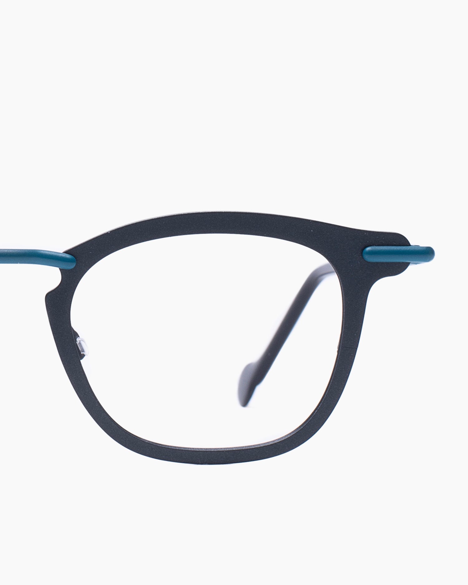 Anne and Valentin - helium - BC79 | glasses bar:  Marie-Sophie Dion