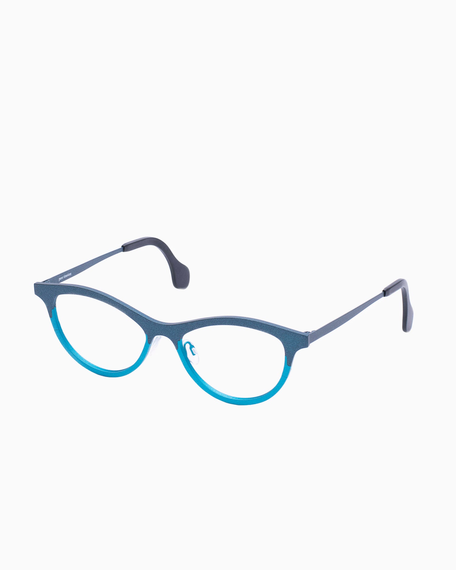 blue metal cat eyeglasses by Theo model mille+53, front view, lunettes de vue chat couleur Bleu
