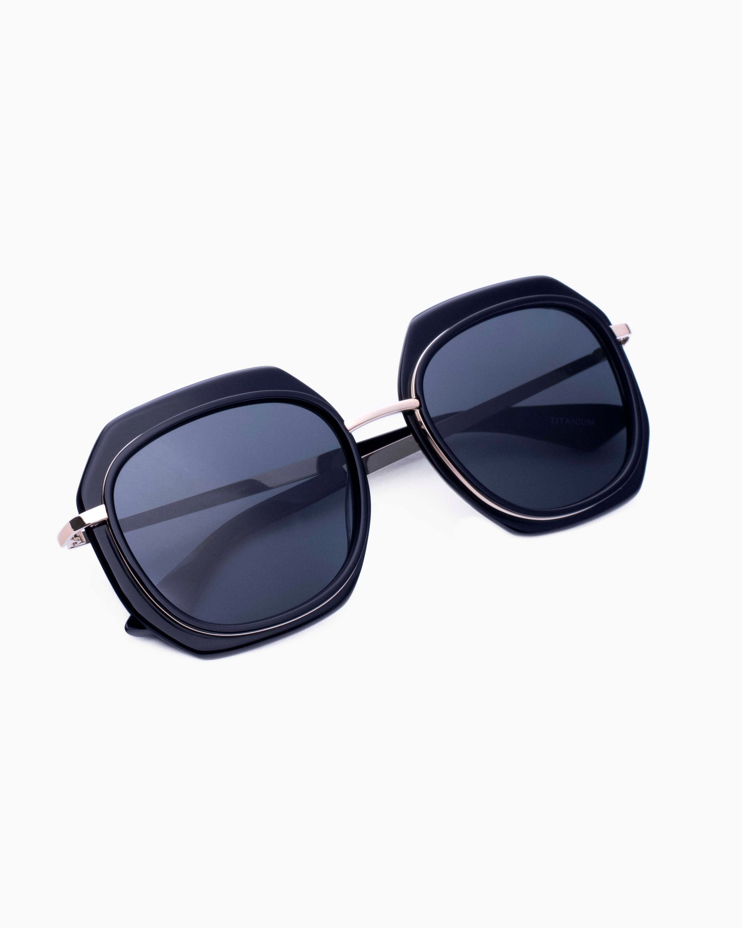 EMMANUELLE KHANH - 1050J - 16 | glasses bar:  Marie-Sophie Dion