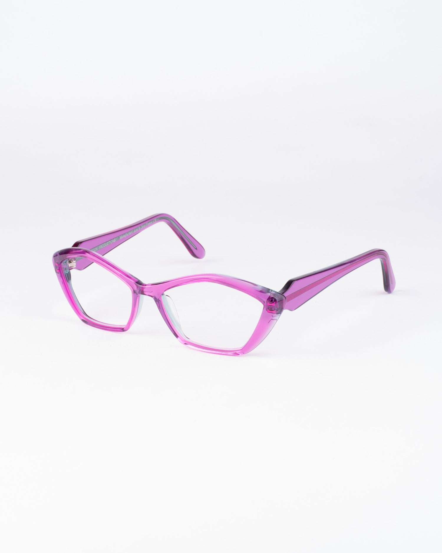 pink plastic butterfly eyeglasses by Traction model breevard, front view, lunettes de vue papillon couleur Rose