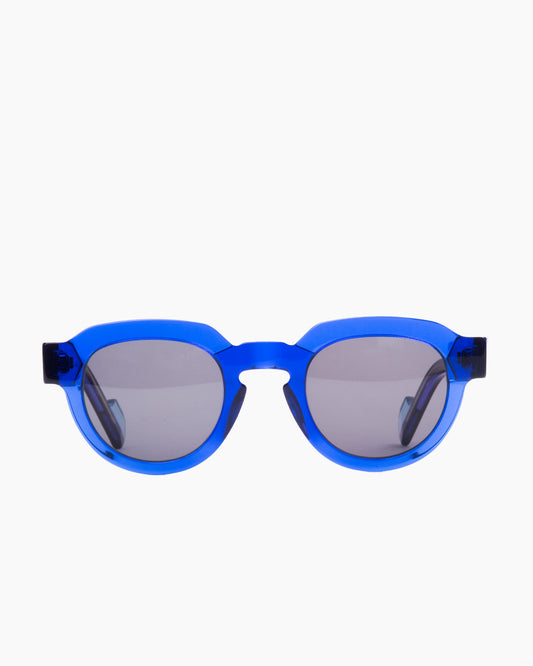 blue plastic round  sunglassesby Anne et Valentin model Wayne, front view, lunettes de vue rond couleur Bleu