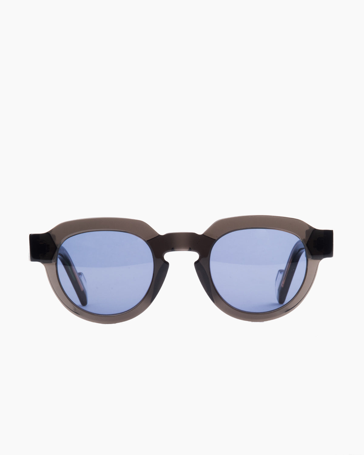 grey plastic round  sunglassesby Anne et Valentin model Wayne, front view, lunettes de vue rond couleur Gris