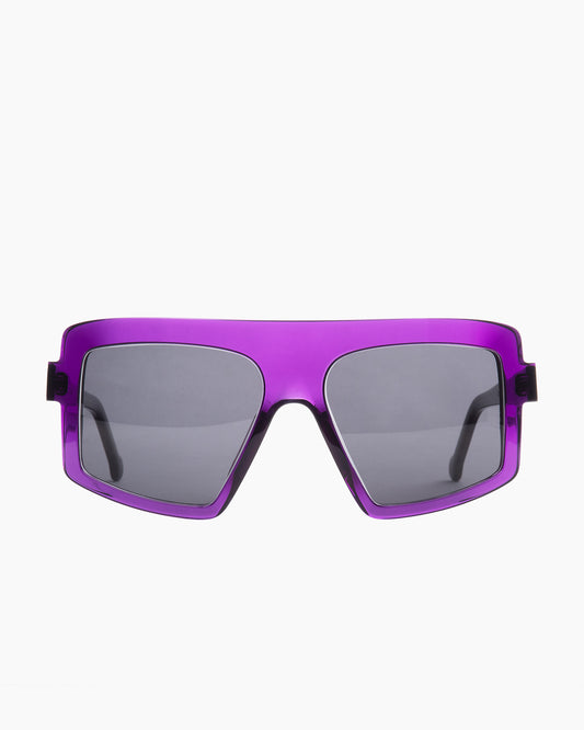 purple plastic rectangle sunglassesby Marie-Sophie Dion model Larochelière, front view, lunettes de vue rectangle couleur violet