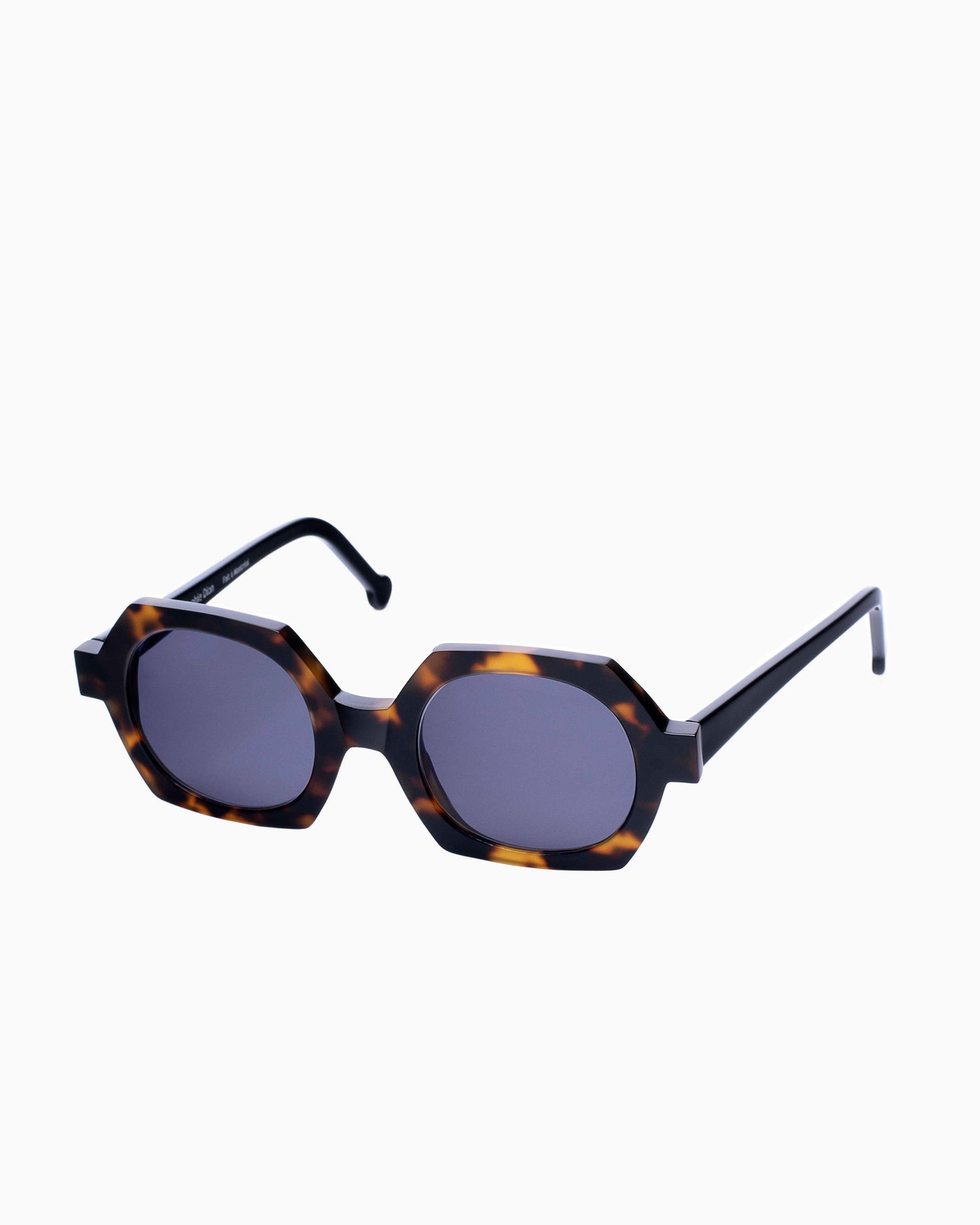 Marie-Sophie Dion - Laperle - Tom | glasses bar