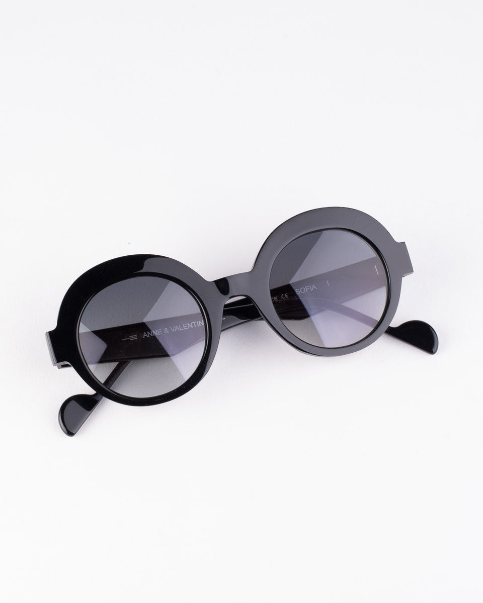 Anne and Valentin - sofia - 1 | glasses bar:  Marie-Sophie Dion