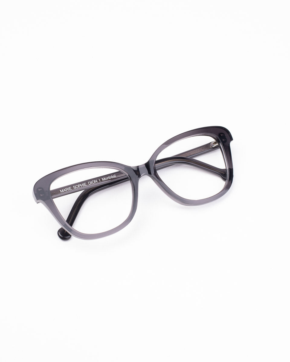 grey plastic butterfly eyeglasses by Marie-Sophie Dion model Lamy, front view, lunettes de vue Gris papillon