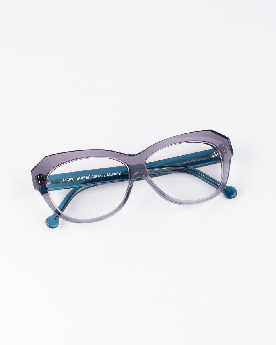 grey plastic cat eyeglasses by Marie-Sophie Dion model Camus, front view, lunettes de vue chat couleur Gris