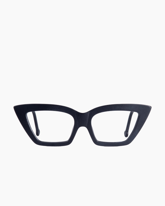 black plastic cat eyeglasses by Marie-Sophie Dion model Campling, front view, lunettes de vue chat couleur Noir
