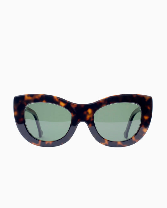 tortoise plastic cat sunglassesby Marie-Sophie Dion model YounanSun, front view, lunettes de vue chat couleur Écaille de tortue