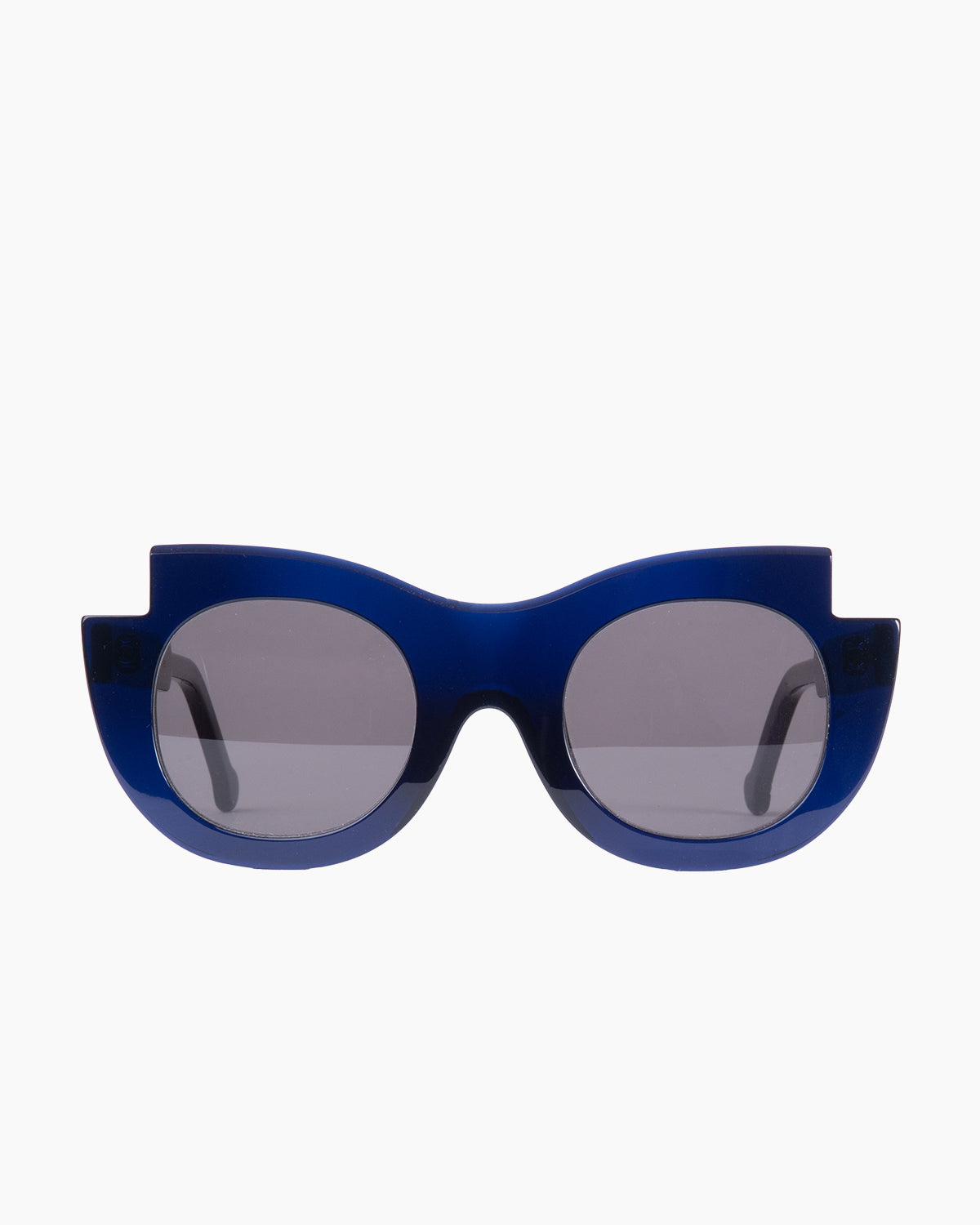 blue plastic round  sunglassesby Marie-Sophie Dion model Latraverse2Sun, front view, lunettes de vue rond couleur Bleu